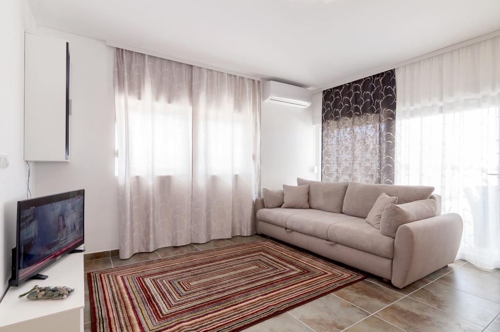 White Residence Accommodation Sukošan 外观 照片