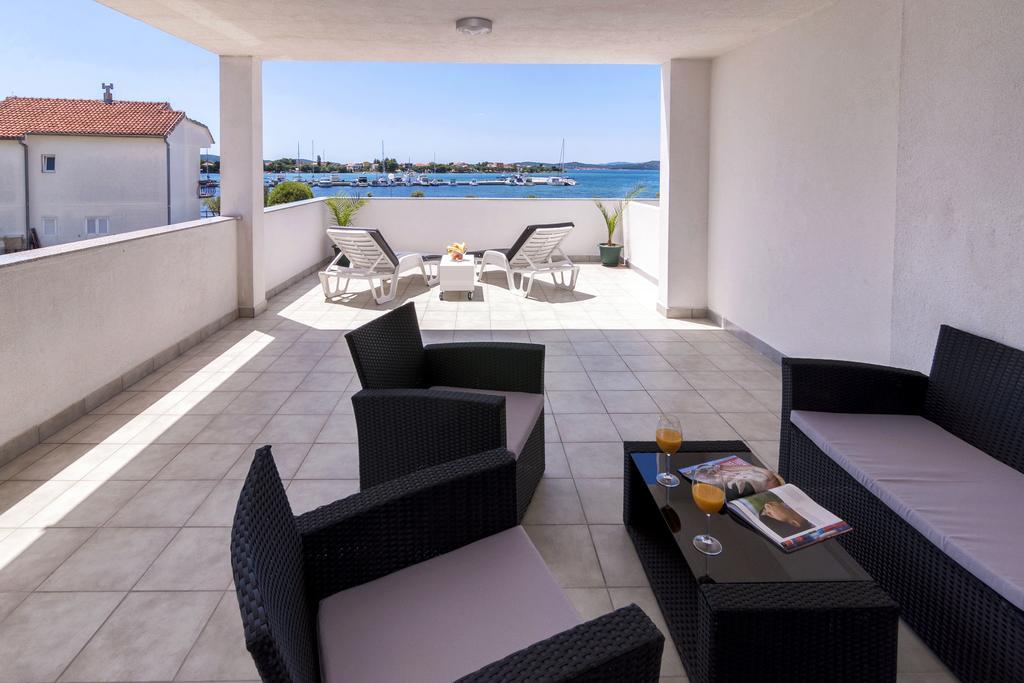 White Residence Accommodation Sukošan 外观 照片