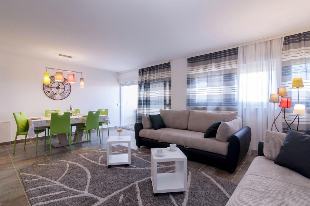 White Residence Accommodation Sukošan 外观 照片