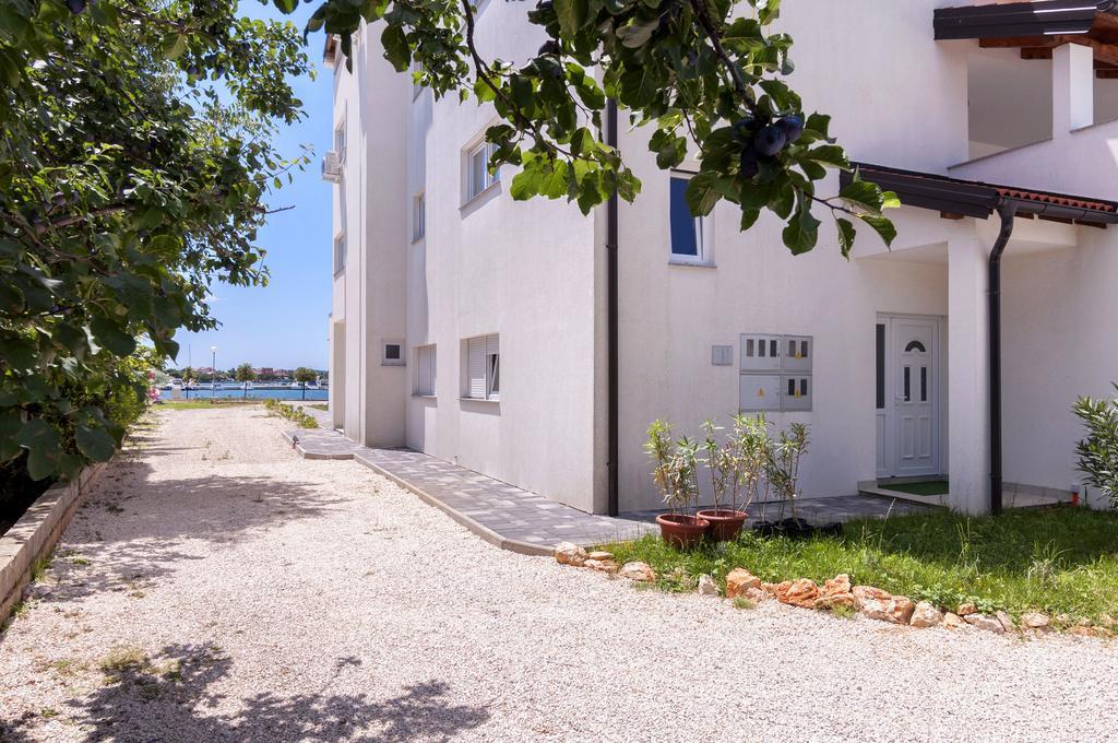 White Residence Accommodation Sukošan 外观 照片